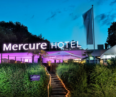 Mercure Hotel Bielefeld Außenansicht bei Nacht