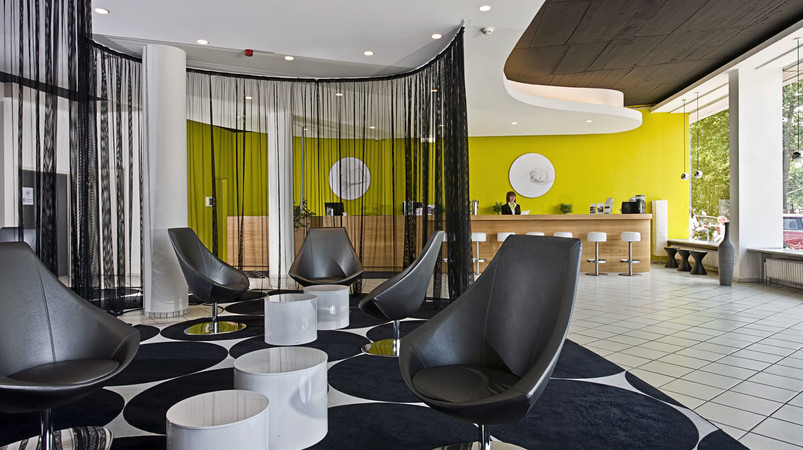 Lobby and reception Tryp by Wyndham Frankfurt 
