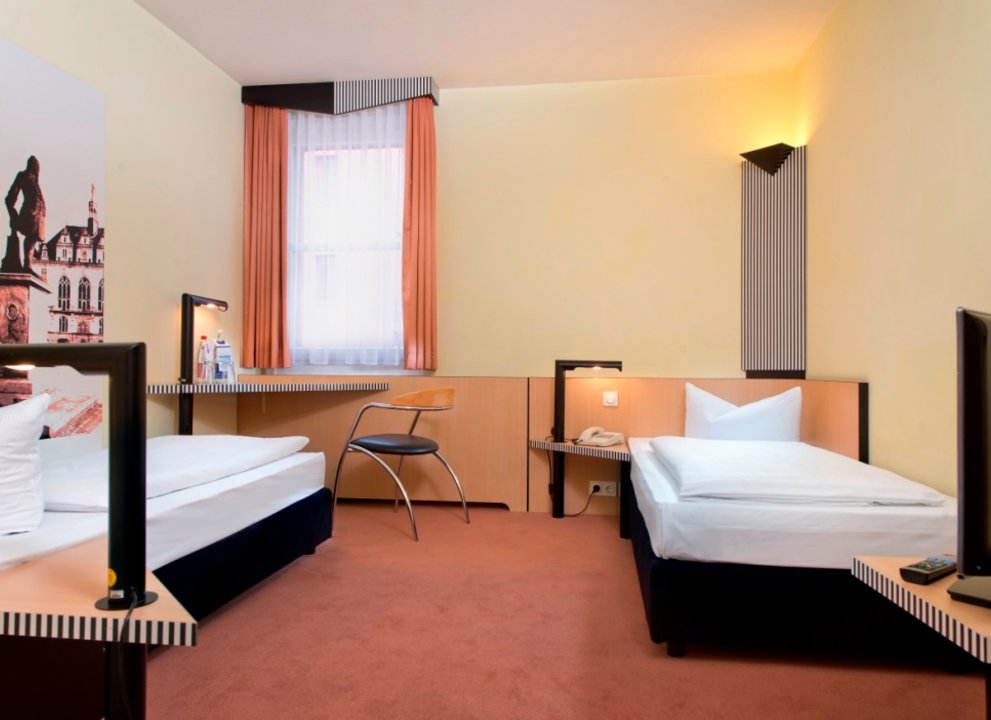Tryp by Wyndham Halle Twin Bed Room