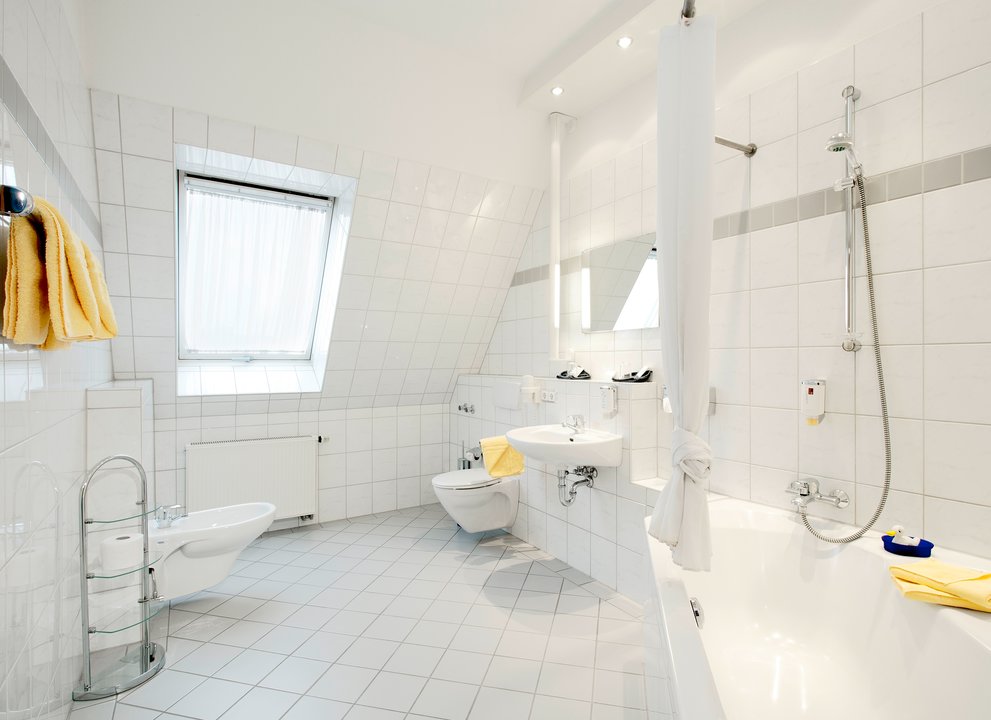 Tryp by Wyndham Kassel City Centre Bathroom